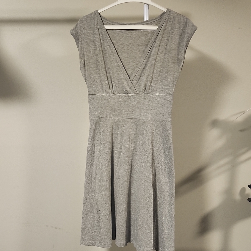Chic Heather Gray V-Neck Midi Dress